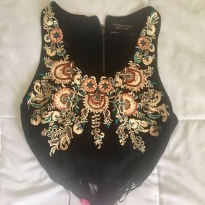 Finge / embroidered vet